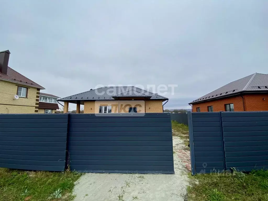 Дом в Курская область, Курский район, Полянский сельсовет, с. ... - Фото 1