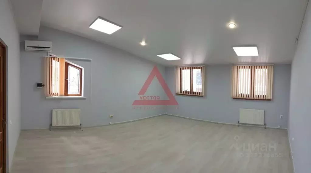 Помещение свободного назначения в Севастополь ул. Сенявина, 4 (25 м) - Фото 1