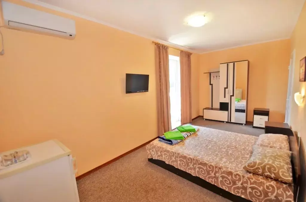 Комната Крым, Феодосия ул. Листовничей, 10Б - Фото 0