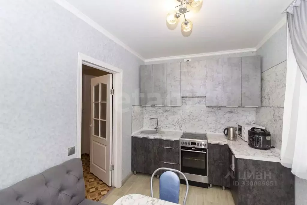 3-к кв. Тюменская область, Тюмень ул. Федюнинского, 15 (71.1 м) - Фото 1