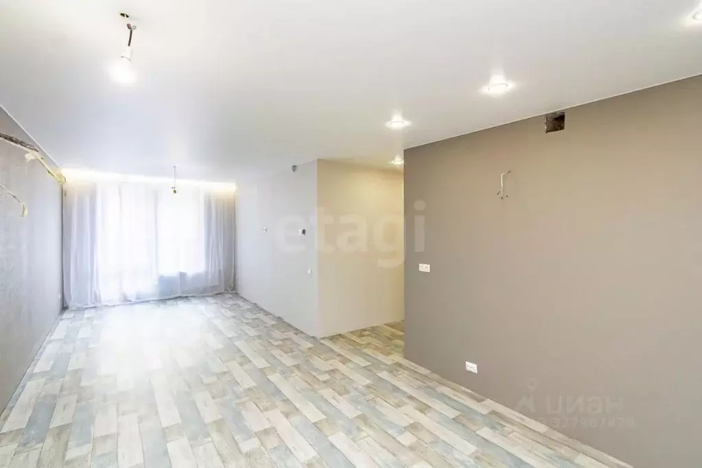 2-к кв. Тюменская область, Тюмень Харьковская ул., 72Б (70.3 м) - Фото 0