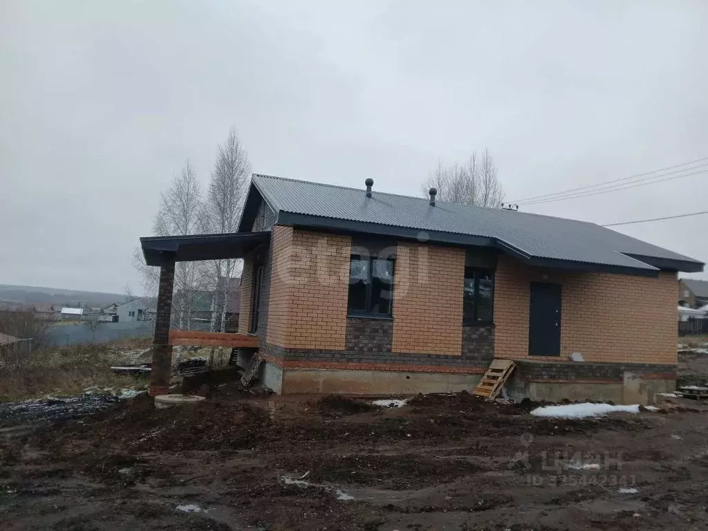 Дом в Башкортостан, Иглинский район, Акбердинский сельсовет, с. ... - Фото 1