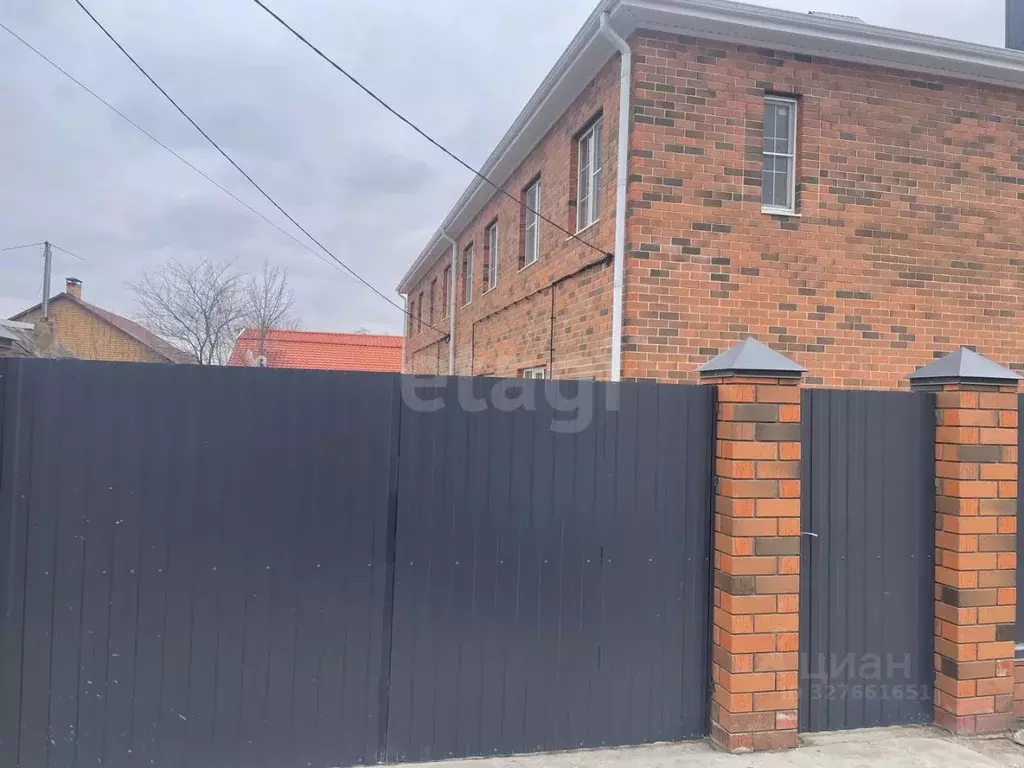 Таунхаус в Калмыкия, Элиста пер. Гермашева, 1 (100 м) - Фото 2