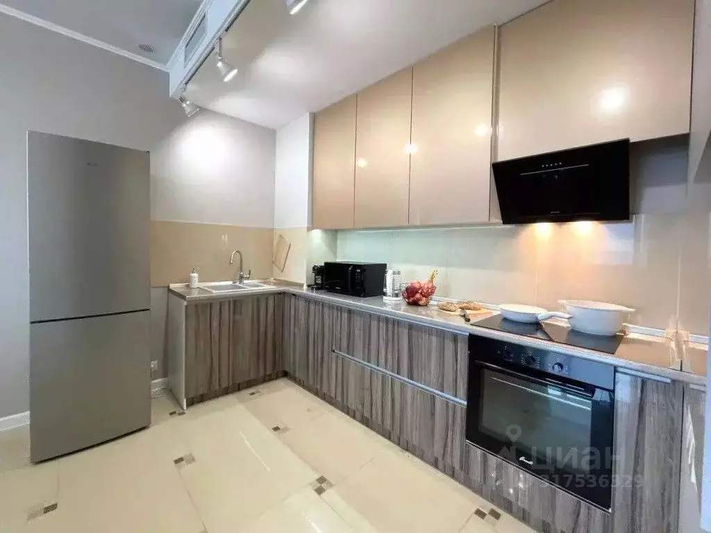 1-к кв. Татарстан, Казань просп. Альберта Камалеева, 1 (70.0 м) - Фото 2