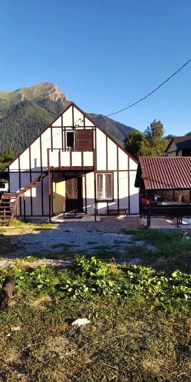 Дом в Карачаево-Черкесия, Зеленчукский район, с. Архыз ул. Алиева, 18 ... - Фото 0