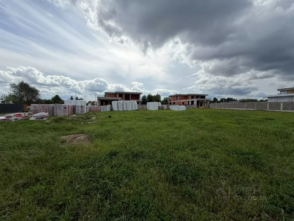 Участок в Московская область, Красногорск городской округ, д. ... - Фото 1