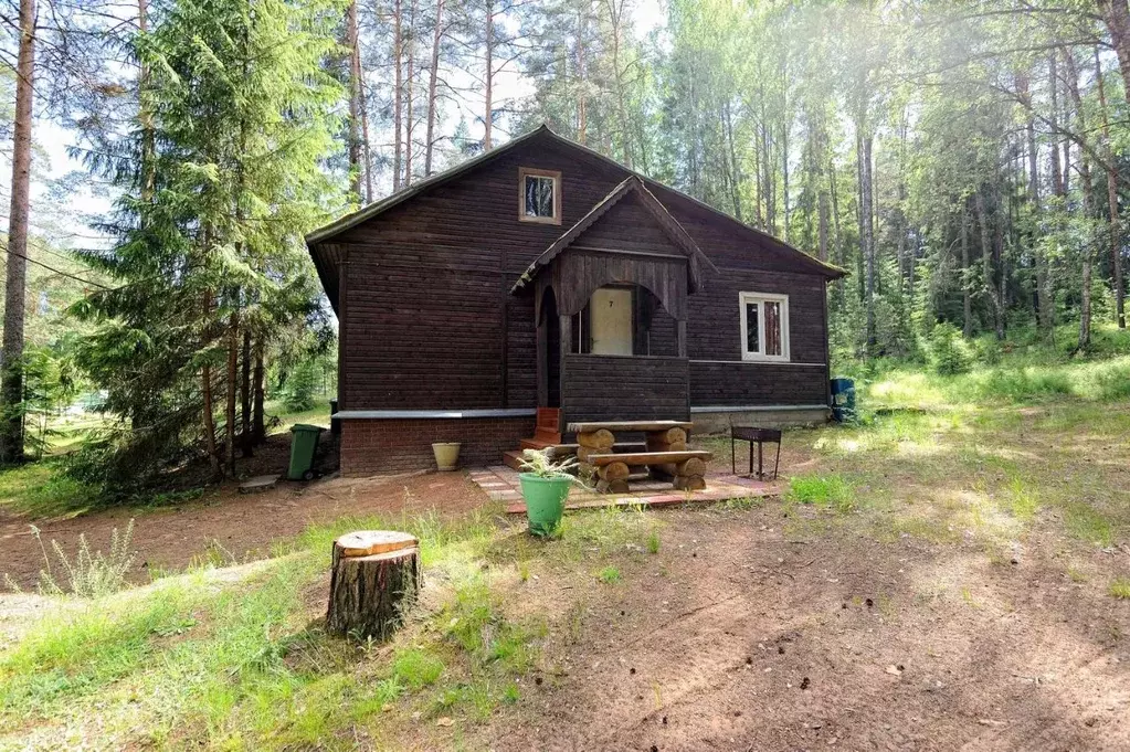 Дом в Ленинградская область, Лужский район, Толмачевское городское ... - Фото 1