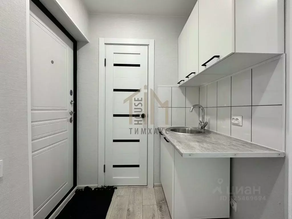 Студия Омская область, Омск ул. Декабристов, 155 (12.0 м) - Фото 1