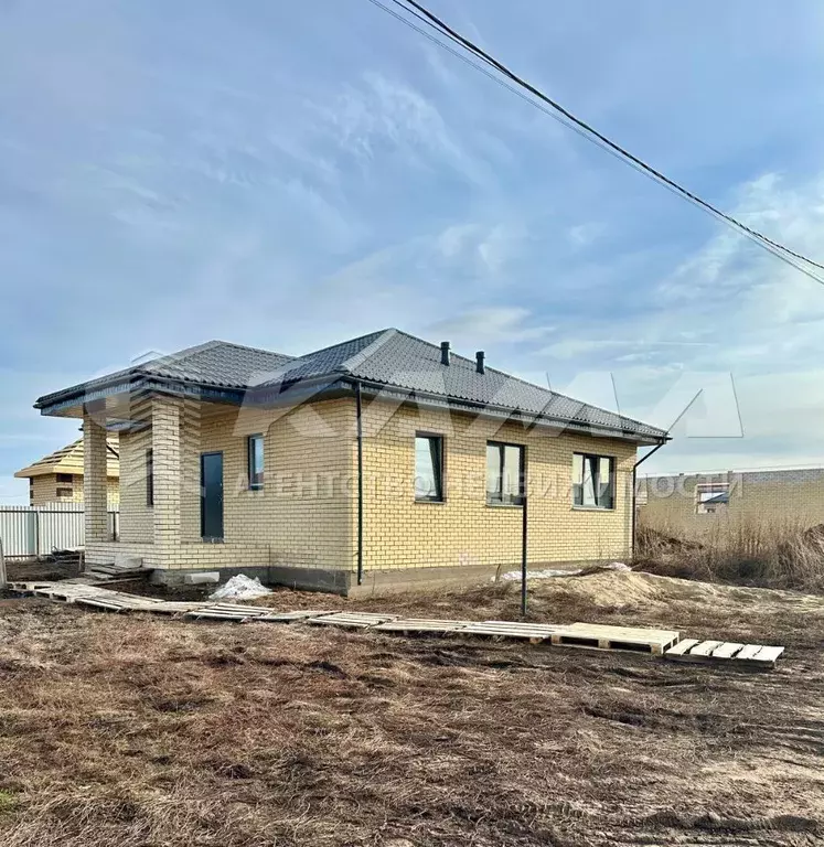 Дом в Татарстан, Тукаевский район, д. Азьмушкино ул. Батыра (100 м) - Фото 0