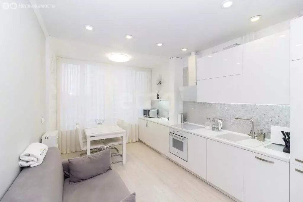 2-комнатная квартира: Тюмень, улица Александра Протозанова, 10 (53.3 ... - Фото 2