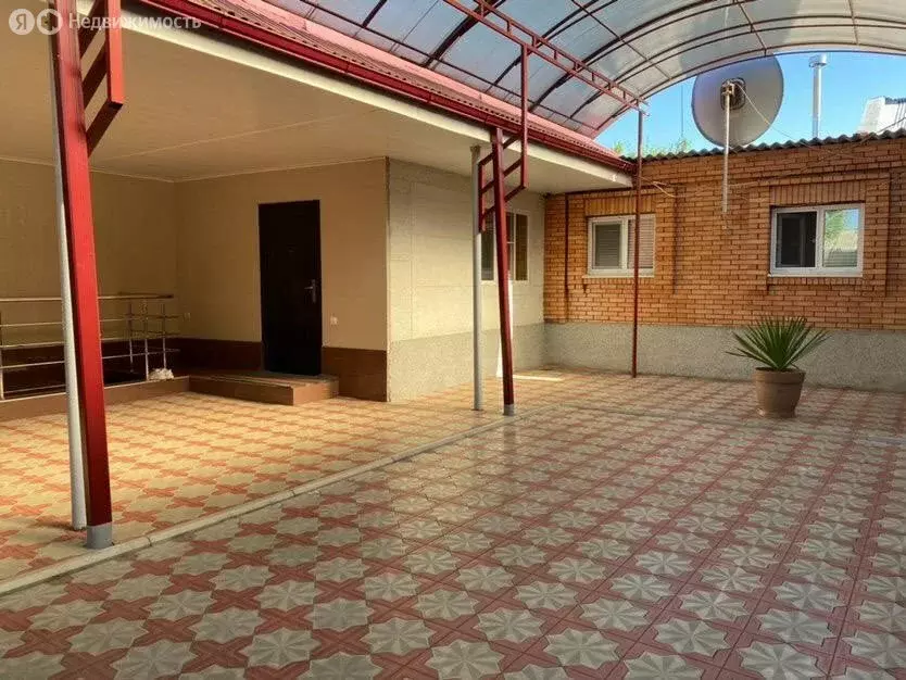 Дом в Ардон, улица Братьев Дзугаевых (170 м) - Фото 0