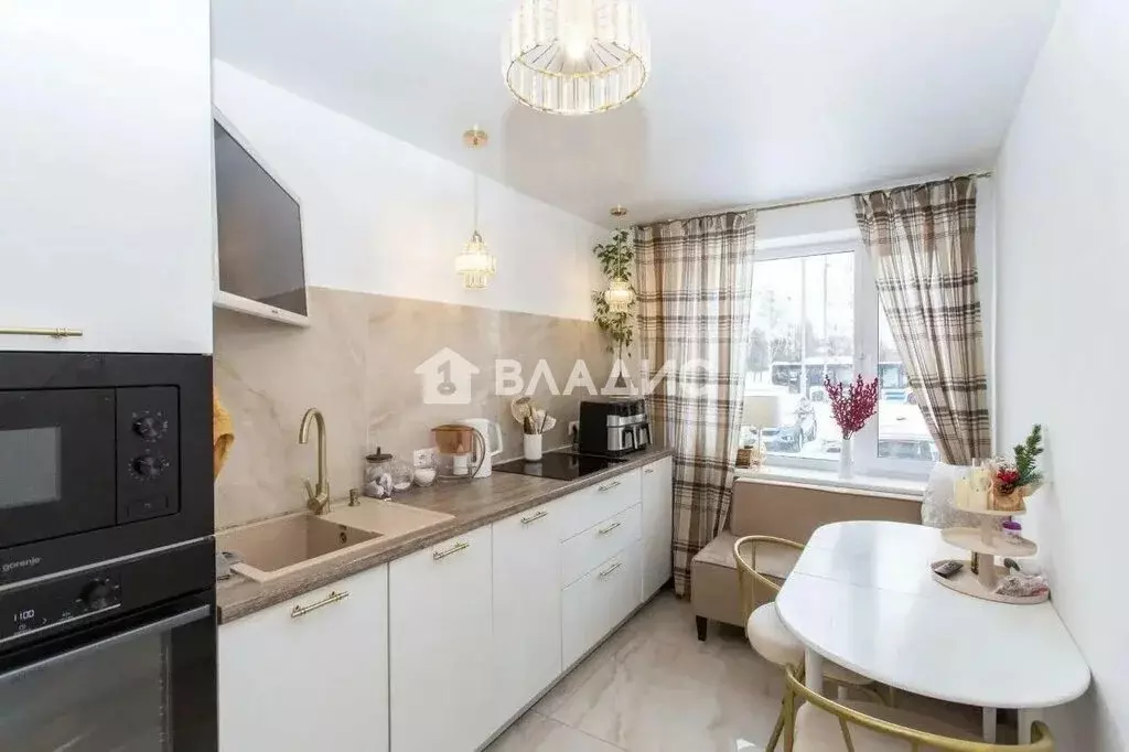 3-комнатная квартира: Тобольск, 8-й микрорайон, 16 (68 м) - Фото 1
