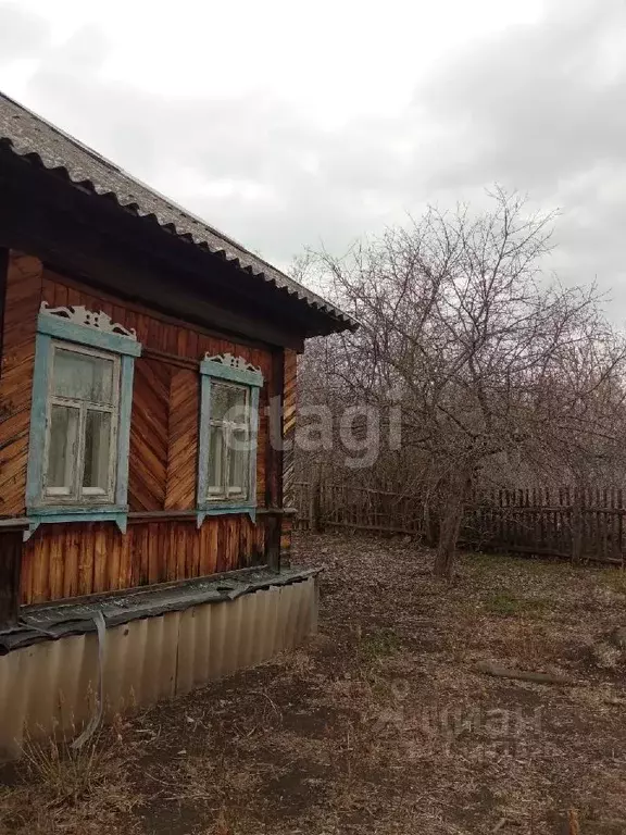 Дом в Ульяновская область, Вешкаймское городское поселение, с. Красный ... - Фото 0