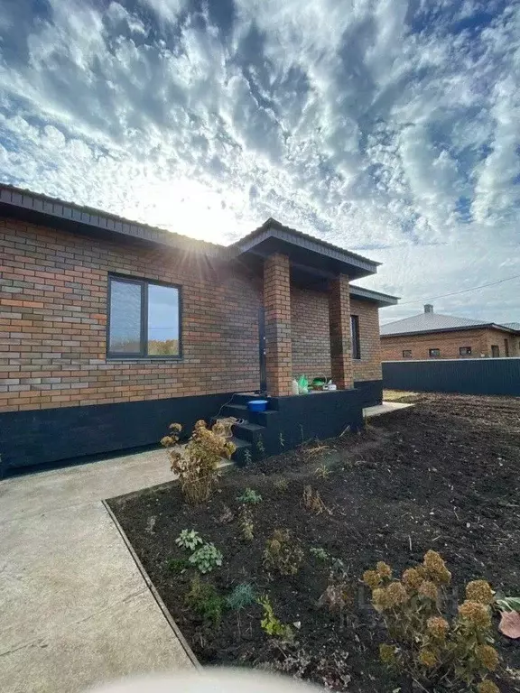 Дом в Башкортостан, Стерлитамакский район, Казадаевский сельсовет, с. ... - Фото 1