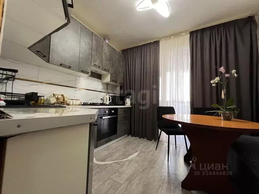 3-к кв. Крым, Симферополь ул. Ешиль Ада (72.5 м) - Фото 1