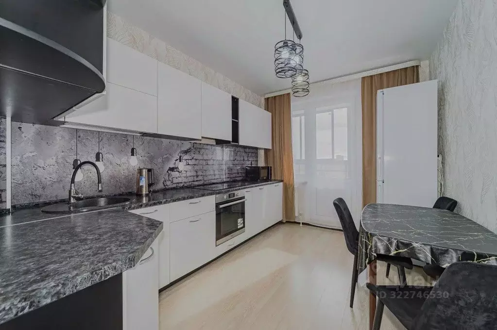 3-к кв. Свердловская область, Екатеринбург ул. Чкалова, 242 (81.0 м) - Фото 1