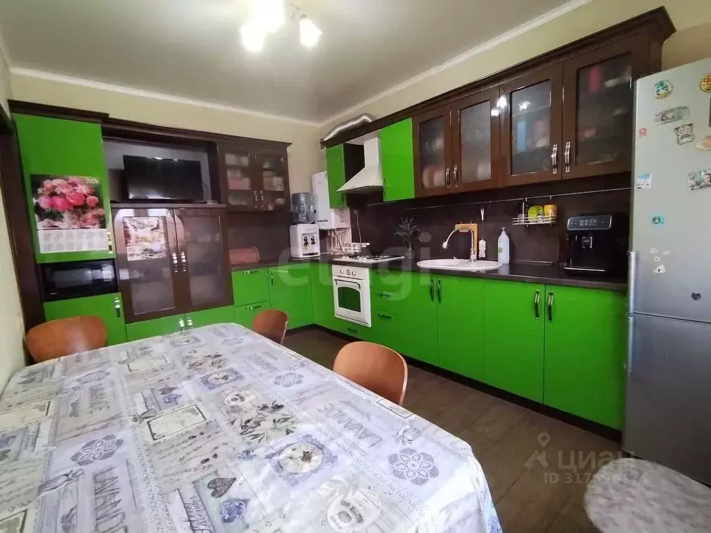 Дом в Ростовская область, Батайск Молдавская ул. (100 м) - Фото 0