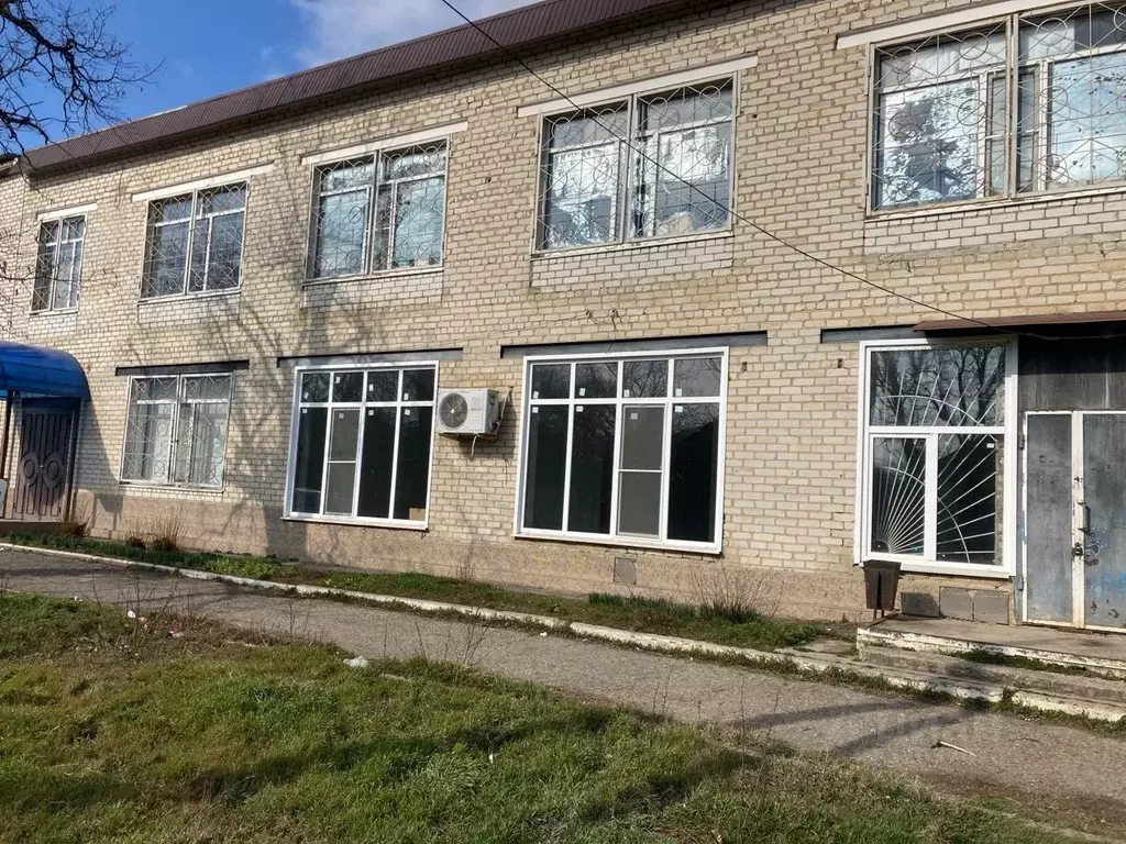 Помещение свободного назначения в Ставропольский край, с. Новоселицкое ... - Фото 0
