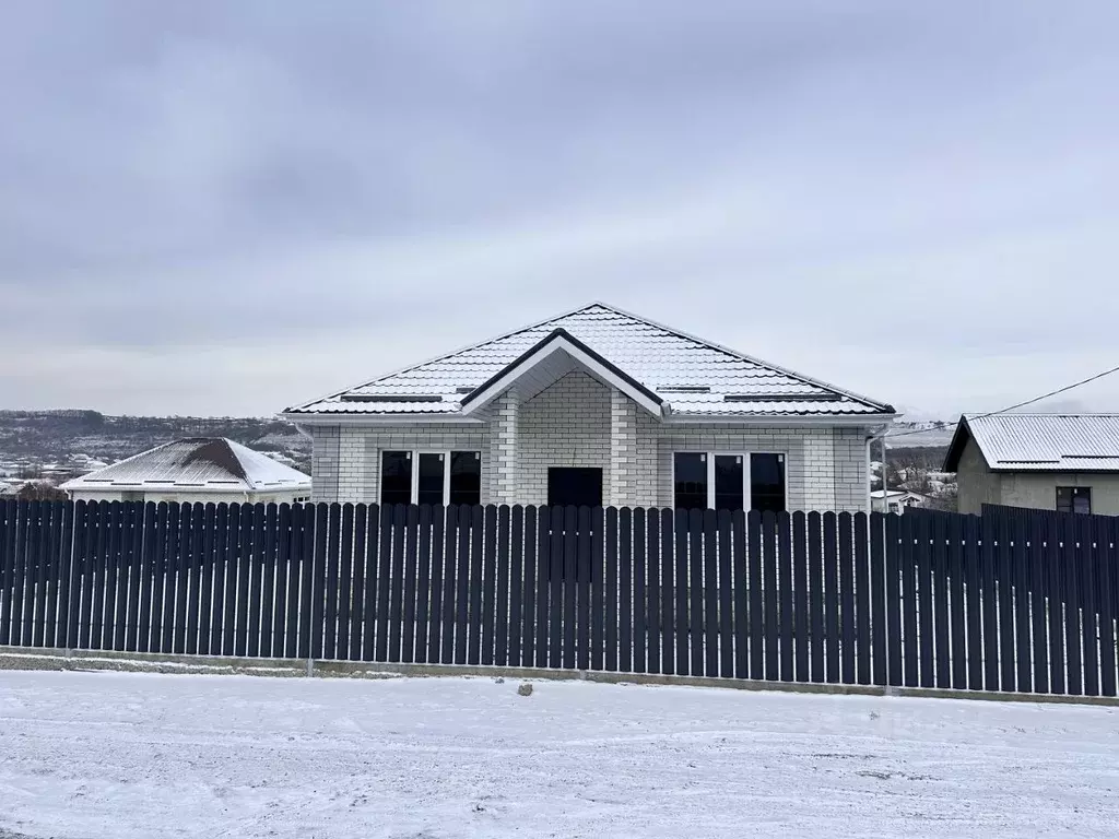 Дом в Ставропольский край, Шпаковский муниципальный округ, с. Татарка ... - Фото 1