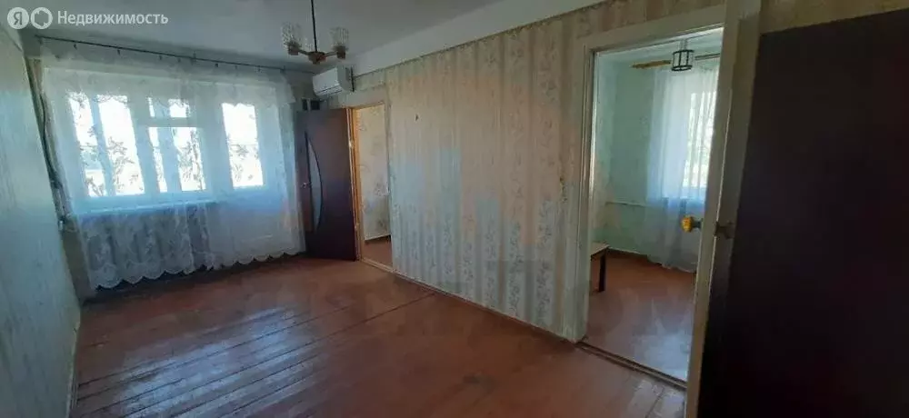 3-комнатная квартира: Саки, улица Гайнутдинова, 3 (43 м) - Фото 0