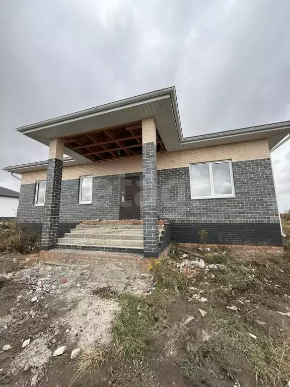 Дом в Курская область, Курский район, Нижнемедведицкий сельсовет, д. ... - Фото 1