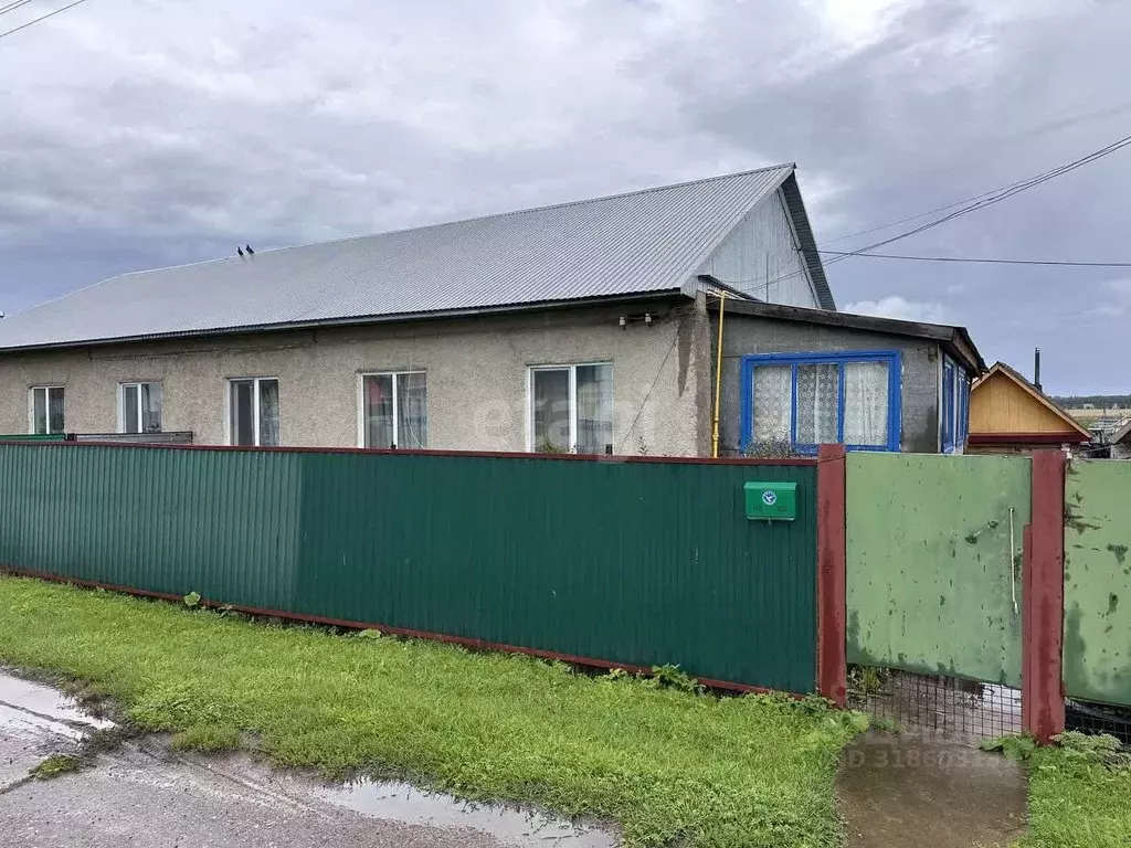 Дом в Башкортостан, Учалинский район, Сафаровский сельсовет, с. ... - Фото 0