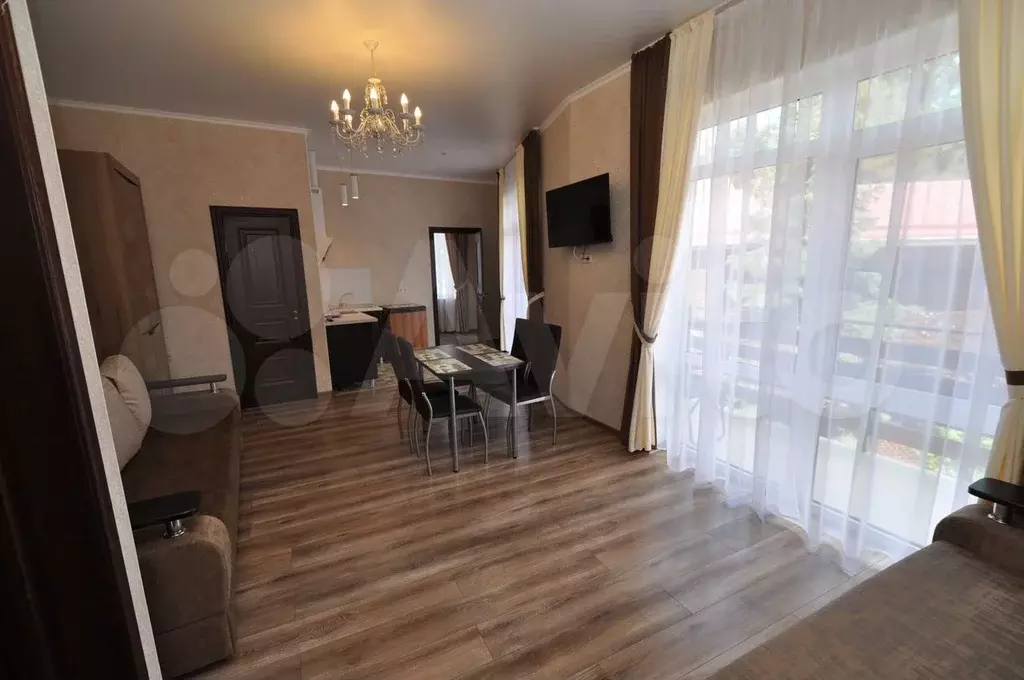 Комната 49 м, 2/2 эт. - Фото 1