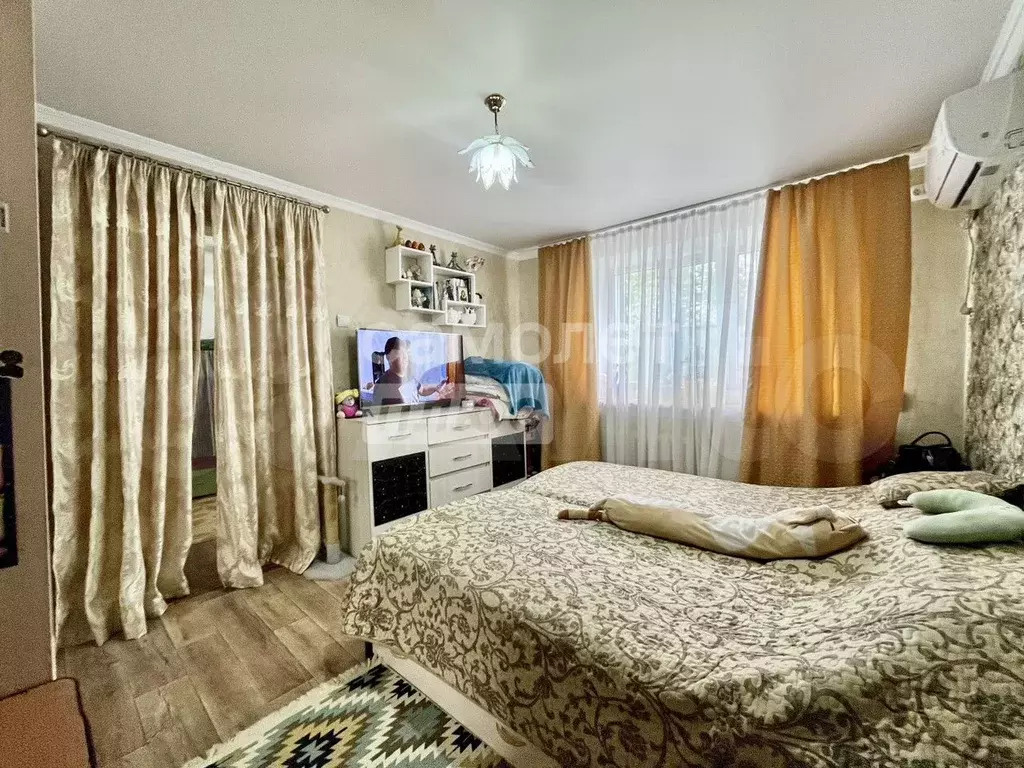 Комната 25,6 м в 2-к., 1/3 эт. - Фото 1