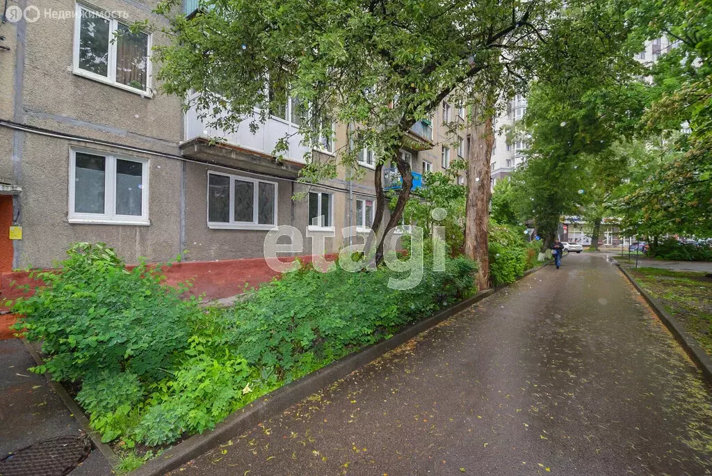 3-комнатная квартира: Калининград, улица Войнич, 9 (59.8 м) - Фото 0