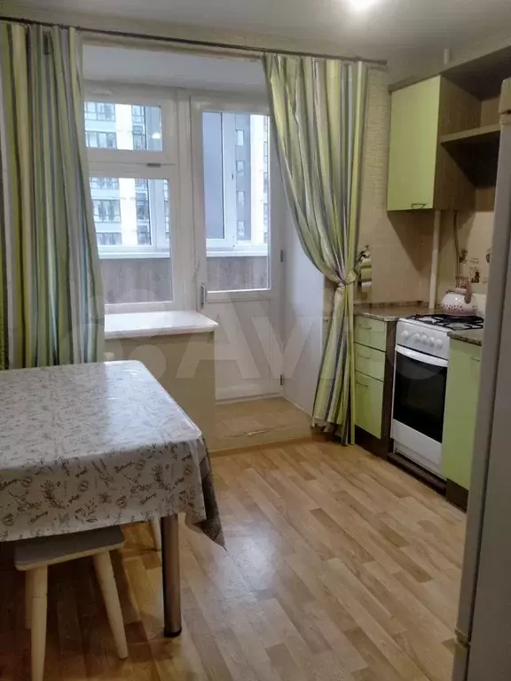1-к. квартира, 37 м, 4/10 эт. - Фото 0