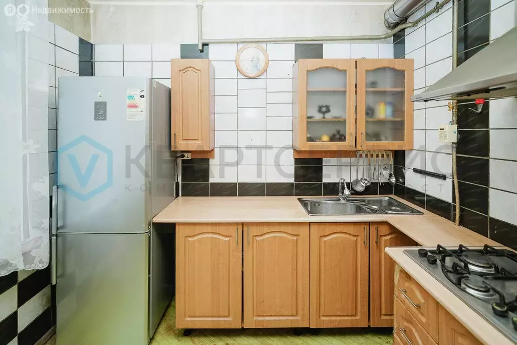 2-комнатная квартира: Омск, улица Степанца, 8 (53 м) - Фото 0
