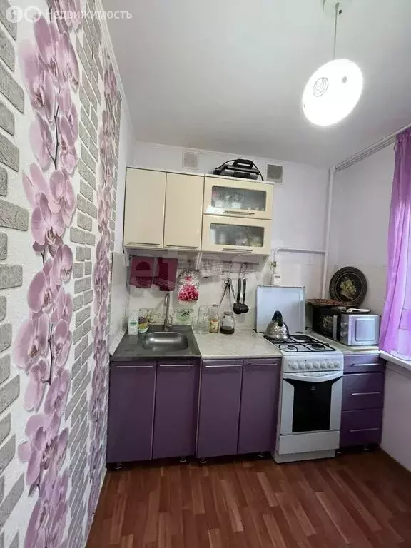 3-комнатная квартира: Омск, улица Ватутина, 6 (58 м) - Фото 1