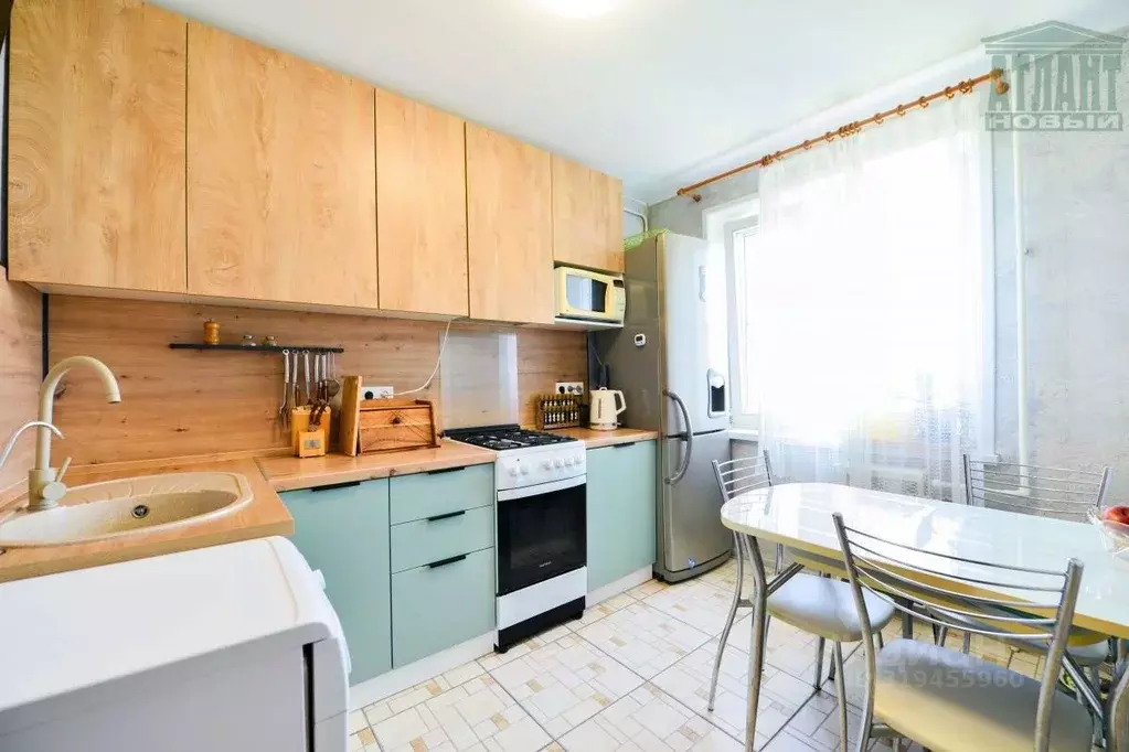 3-к кв. Хабаровский край, Хабаровск Тихоокеанская ул., 198 (70.0 м) - Фото 0