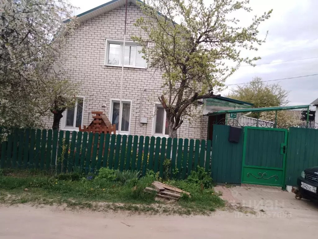 Дом в Брянская область, Жуковка Зеленый пер. (180 м) - Фото 1