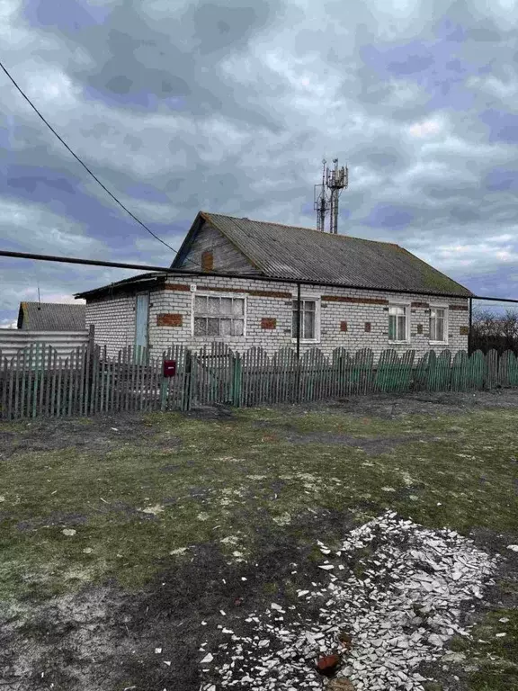 Дом в Саратовская область, Балашовский район, с. Большой Мелик ... - Фото 1