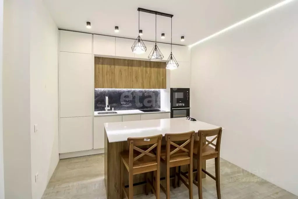 2-к кв. Тюменская область, Тюмень ул. Газовиков, 73 (64.9 м) - Фото 1