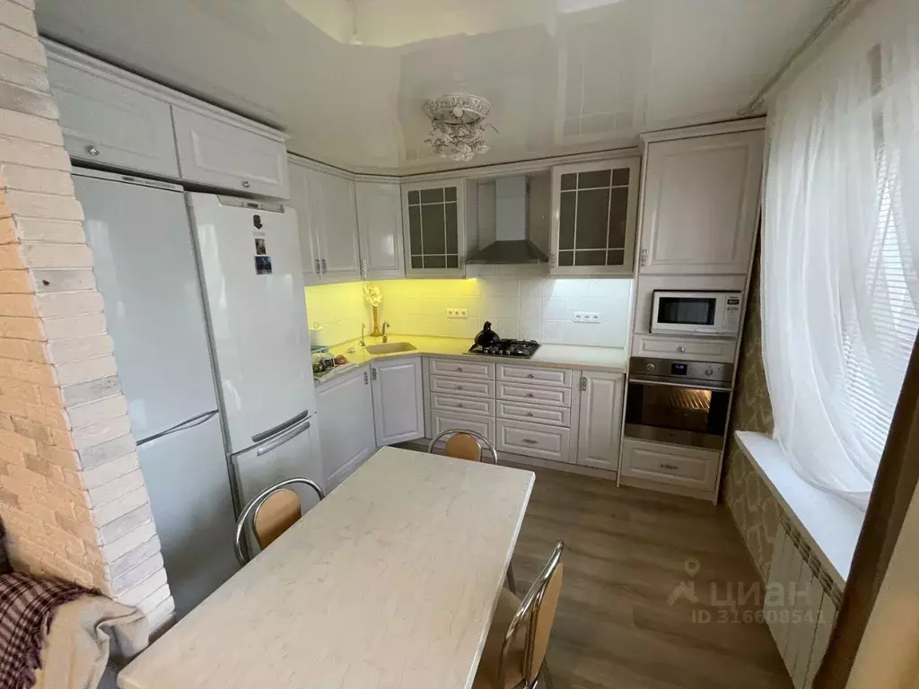 3-к кв. Татарстан, Казань Азино-1 мкр, ул. Закиева, 43 (97.4 м) - Фото 0