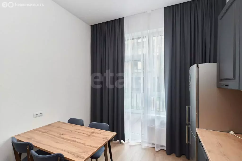 1-комнатная квартира: Тюмень, улица Сергея Свиридова, 9 (36.7 м) - Фото 1