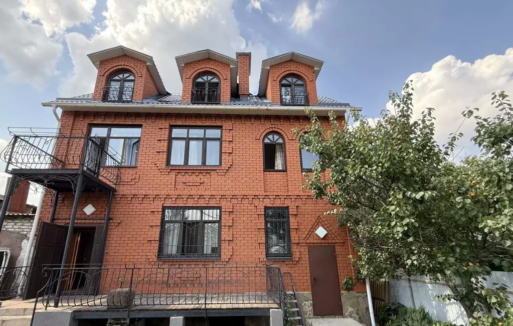 Дом в Воронежская область, Воронеж ул. Маршала Шапошникова, 40 (300 м) - Фото 1