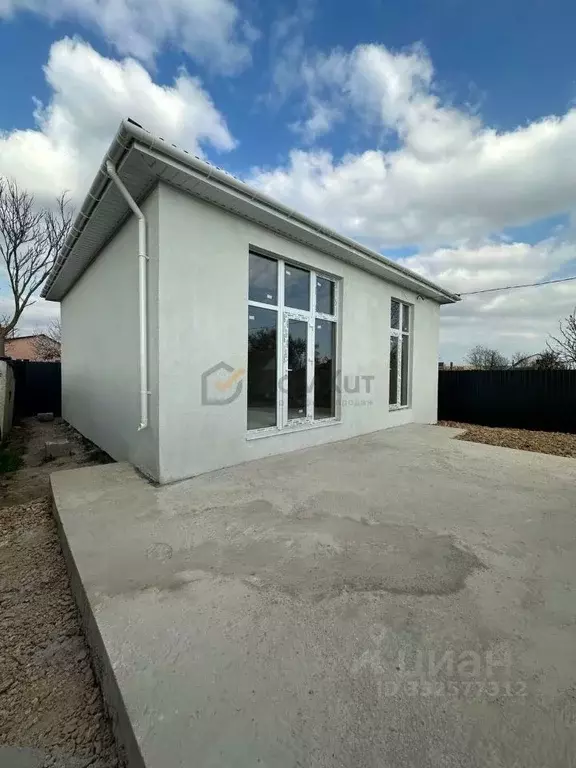 Дом в Крым, Сакский район, с. Суворовское ул. Фестивальная, 9А (77 м) - Фото 1