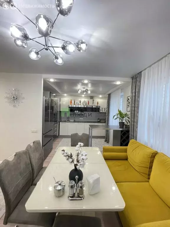 3-комнатная квартира: Ижевск, улица Холмогорова, 59 (95 м) - Фото 1