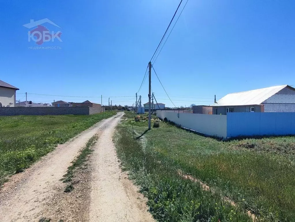 Участок в Крым, Сакский район, с. Молочное ул. Черноморская (8.4 сот.) - Фото 0