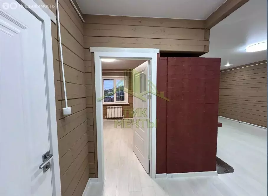 Дом в село Сотниково, Кленовая улица (220 м) - Фото 2