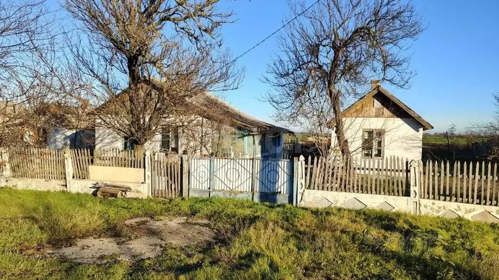 Дом в Крым, Советский район, с. Пушкино ул. Первомайская (52 м) - Фото 1