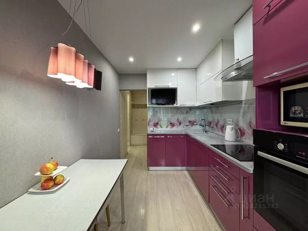 3-к кв. Кировская область, Киров ул. Чапаева, 7 (63.7 м) - Фото 0