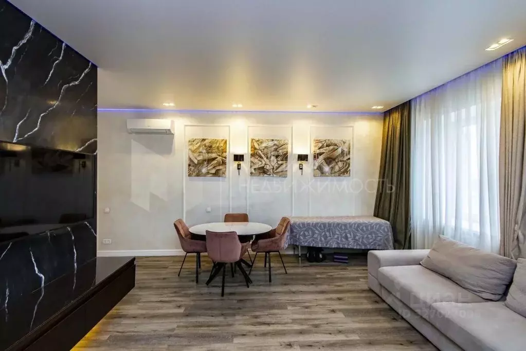 1-к кв. Тюменская область, Тюмень ул. Короленко, 12 (61.7 м) - Фото 0