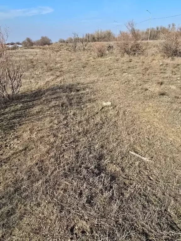 Участок в Астраханская область, Приволжский район, с. Атал Молодежная ... - Фото 1