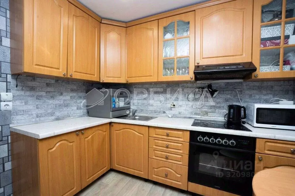 2-к кв. Тюменская область, Тюмень ул. 9 Января, 4 (37.9 м) - Фото 1