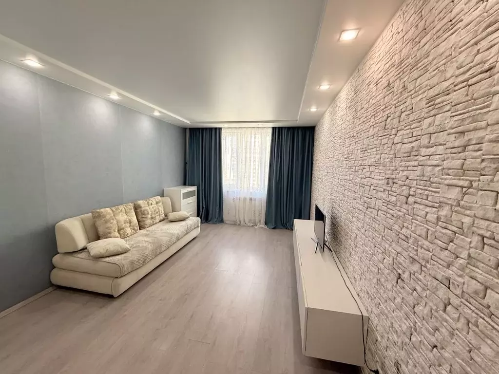 1-к кв. Свердловская область, Екатеринбург пер. Трамвайный, 2к4 (42.5 ... - Фото 1