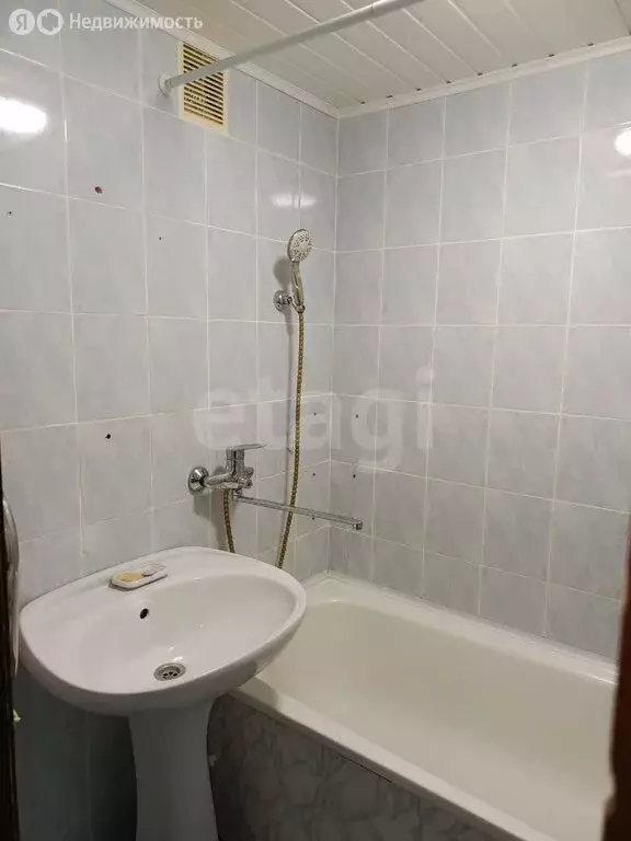 3-комнатная квартира: Джалиль, улица Кул Шарифа, 10 (68.2 м) - Фото 2